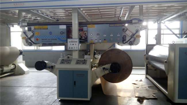 Auto Splicer at the corrugated Cardboard Production Line